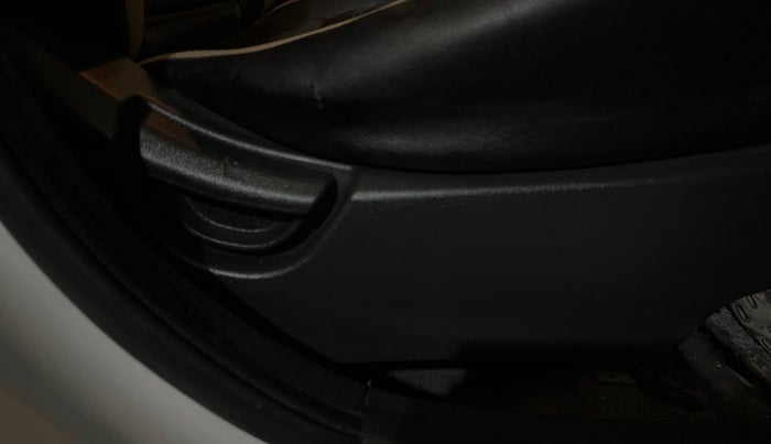 2015 Hyundai Grand i10 MAGNA 1.2 KAPPA VTVT, Petrol, Manual, 96,525 km, Driver Side Adjustment Panel