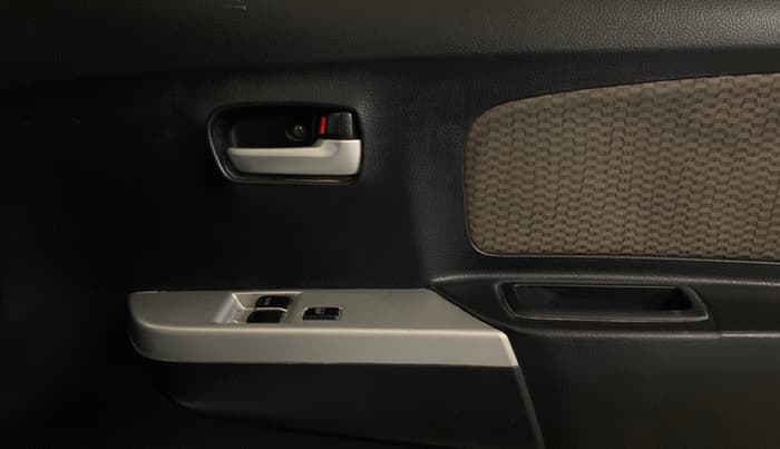 2015 Maruti Wagon R 1.0 LXI, Petrol, Manual, 41,957 km, Driver Side Door Panels Control