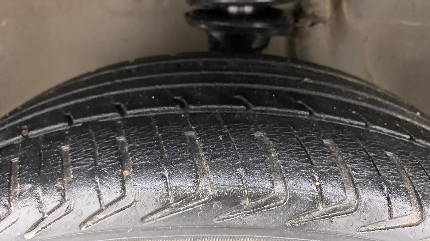 2014 Maruti Alto K10 VXI, Petrol, Manual, 53,179 km, Left Front Tyre Tread