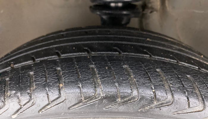 2014 Maruti Alto K10 VXI, Petrol, Manual, 53,179 km, Left Front Tyre Tread