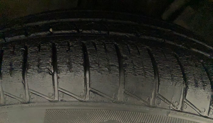 2019 Renault TRIBER RXT, Petrol, Manual, 30,435 km, Right Rear Tyre Tread