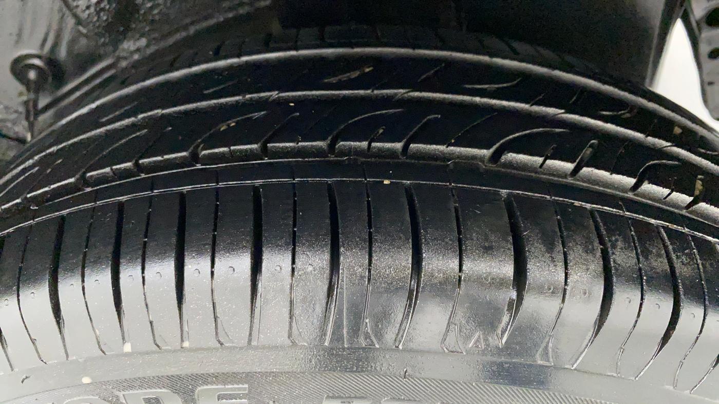 2015 Toyota Etios Liva V, Petrol, Manual, 56,536 km, Left Rear Tyre Tread