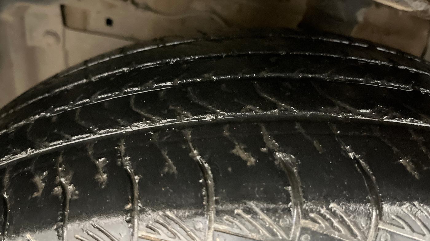 2023 Maruti Grand Vitara ALPHA PLUS HYBRID ECVT, Hybrid, Automatic, 73,844 km, Left Front Tyre Tread