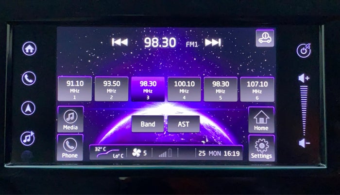 2019 Mahindra MARAZZO M8 7 STR, Diesel, Manual, 49,964 km, Infotainment System