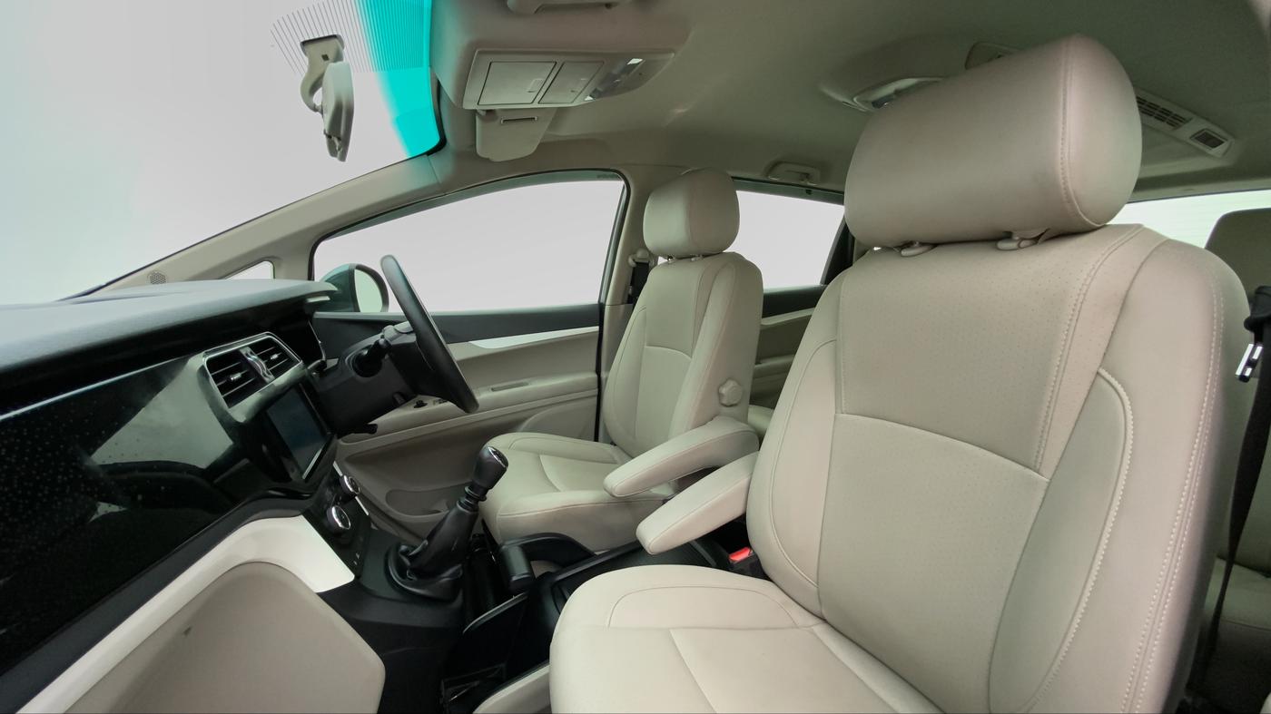 2019 Mahindra MARAZZO M8 7 STR, Diesel, Manual, 49,964 km, Right Side Front Door Cabin