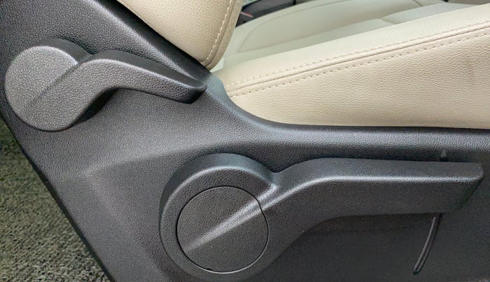 2019 Mahindra MARAZZO M8 7 STR, Diesel, Manual, 49,964 km, Driver Side Adjustment Panel