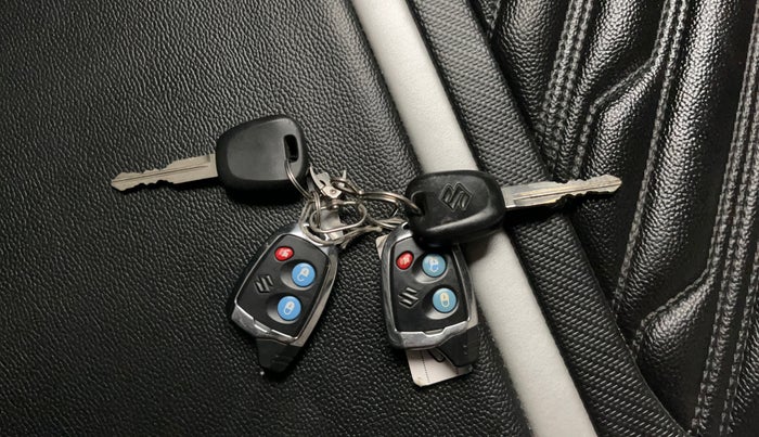 2019 Maruti Swift LXI, Petrol, Manual, 27,577 km, Key Close Up