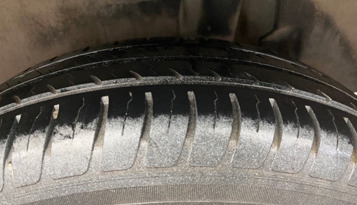 2019 Maruti Swift LXI, Petrol, Manual, 27,577 km, Left Rear Tyre Tread