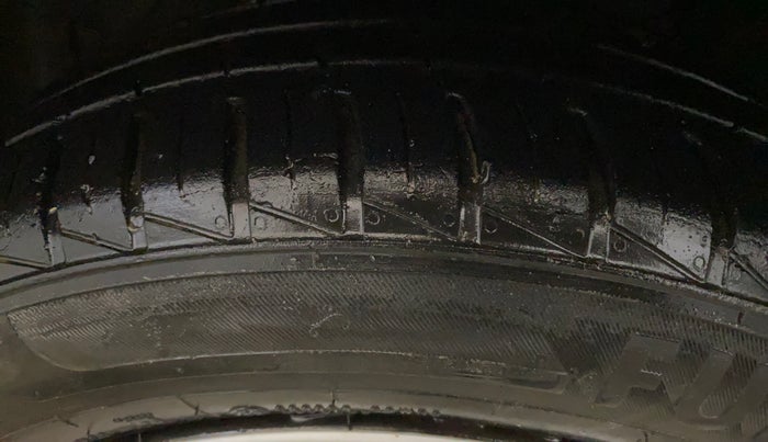 2021 Hyundai Grand i10 SPORTZ 1.2 KAPPA VTVT, Petrol, Manual, 29,791 km, Left Front Tyre Tread