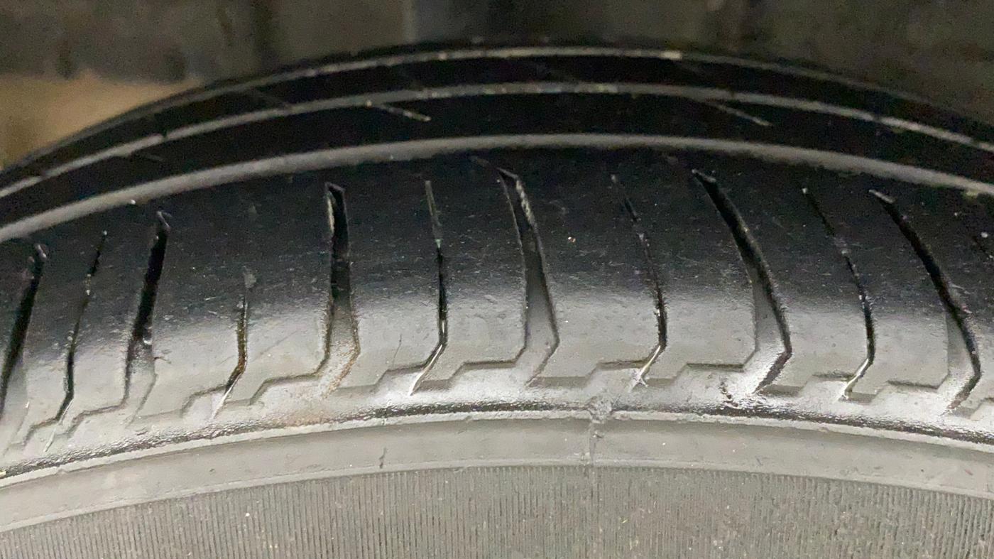 2022 Tata Tiago XZ PLUS CNG, CNG, Manual, 31,355 km, Right Rear Tyre Tread