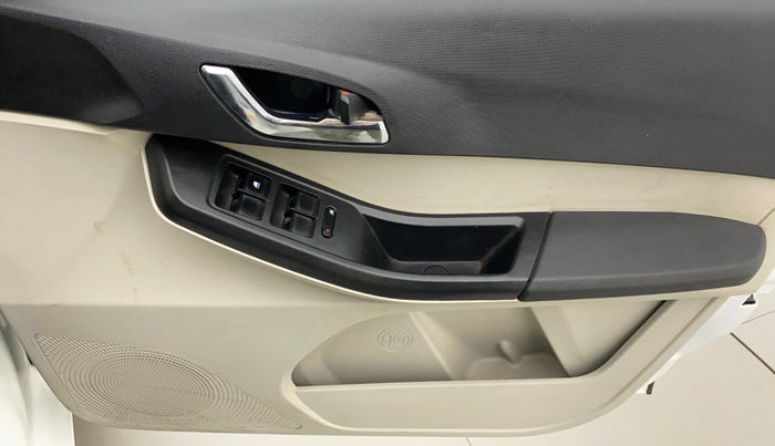 2022 Tata Tiago XZ PLUS CNG, CNG, Manual, 31,142 km, Driver Side Door Panels Control