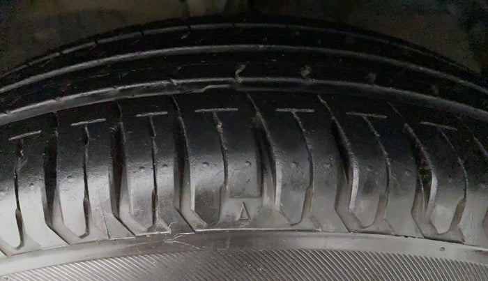 2019 Maruti Swift VXI D, Petrol, Manual, 17,040 km, Right Rear Tyre Tread