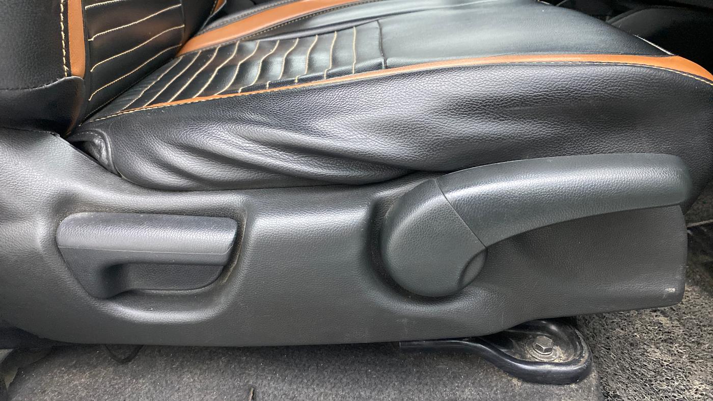 2018 Honda WR-V 1.5L I-DTEC VX MT, Diesel, Manual, 96,615 km, Driver Side Adjustment Panel