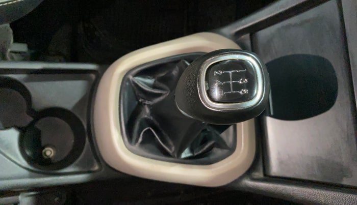 2014 Hyundai Xcent S 1.2, Petrol, Manual, 57,040 km, Gear Lever