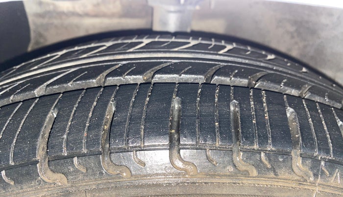 2014 Hyundai Xcent S 1.2, Petrol, Manual, 57,040 km, Left Front Tyre Tread