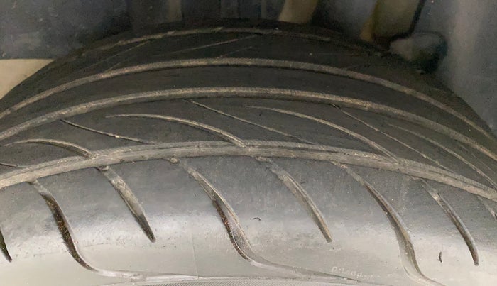 2018 Maruti Swift ZXI AMT, Petrol, Automatic, 60,366 km, Left Rear Tyre Tread