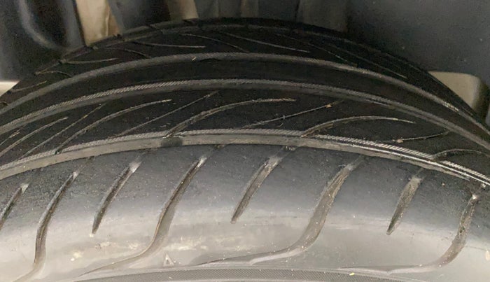 2018 Maruti Swift ZXI AMT, Petrol, Automatic, 60,366 km, Right Rear Tyre Tread