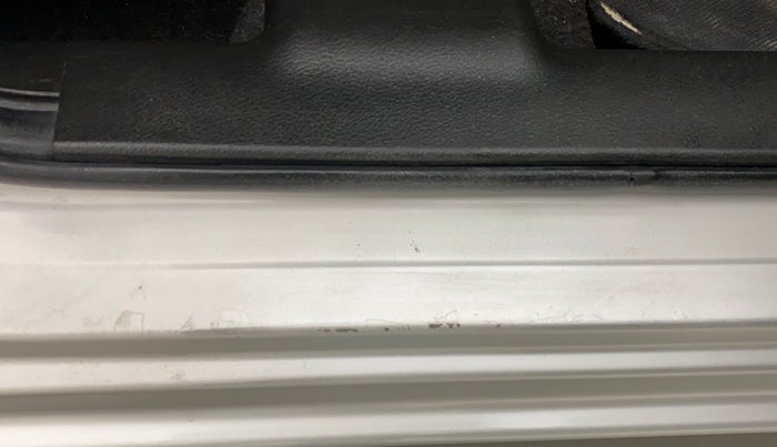 2018 Maruti Swift ZXI AMT, Petrol, Automatic, 60,366 km, Right running board - Minor scratches