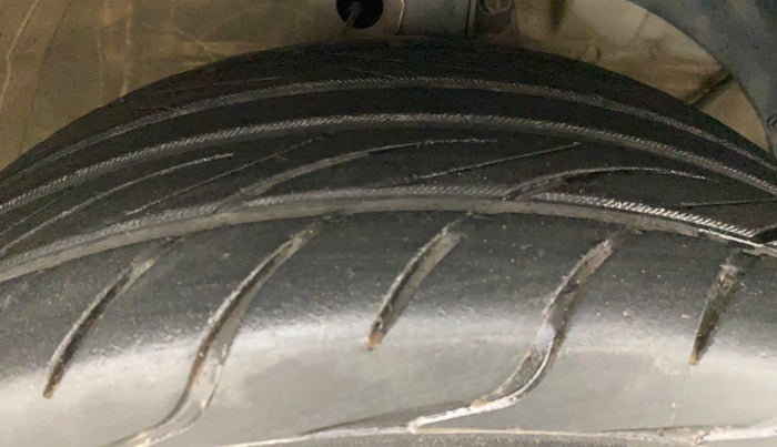 2018 Maruti Swift ZXI AMT, Petrol, Automatic, 60,366 km, Right Front Tyre Tread