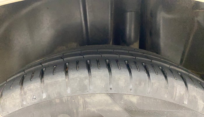 2022 Maruti Ciaz ZETA 1.5 SHVS MT PETROL, Petrol, Manual, 54,985 km, Left Rear Tyre Tread