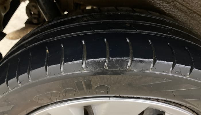 2017 Maruti Wagon R 1.0 VXI, Petrol, Manual, 93,278 km, Right Rear Tyre Tread