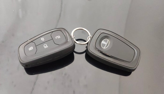 2022 Tata ALTROZ XT PETROL DARK EDITION, Petrol, Manual, 42,659 km, Key Close Up