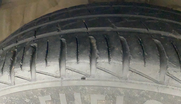 2021 Hyundai AURA S 1.2 CNG, CNG, Manual, 43,011 km, Right Front Tyre Tread