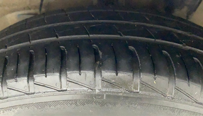 2021 Hyundai AURA S 1.2 CNG, CNG, Manual, 43,011 km, Left Rear Tyre Tread