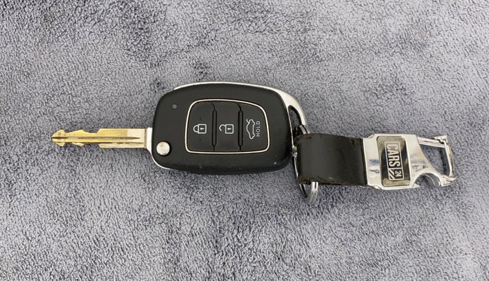2021 Hyundai AURA S 1.2 CNG, CNG, Manual, 43,011 km, Key Close Up