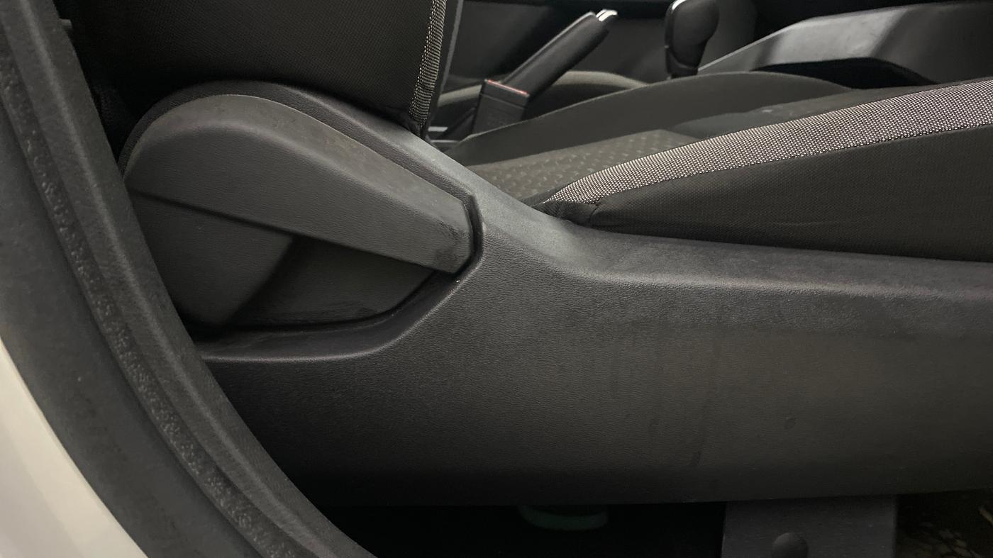 2025 Nissan MAGNITE Visia EZ-Shift, Petrol, Automatic, 3,794 km, Driver Side Adjustment Panel