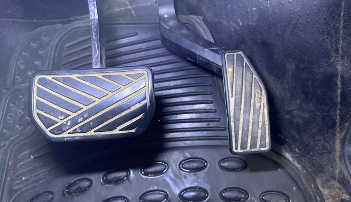 2017 Maruti Wagon R 1.0 VXI AMT, CNG, Automatic, 83,396 km, Pedals