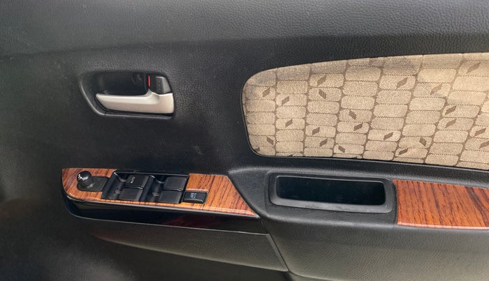 2017 Maruti Wagon R 1.0 VXI AMT, CNG, Automatic, 83,396 km, Driver Side Door Panels Control