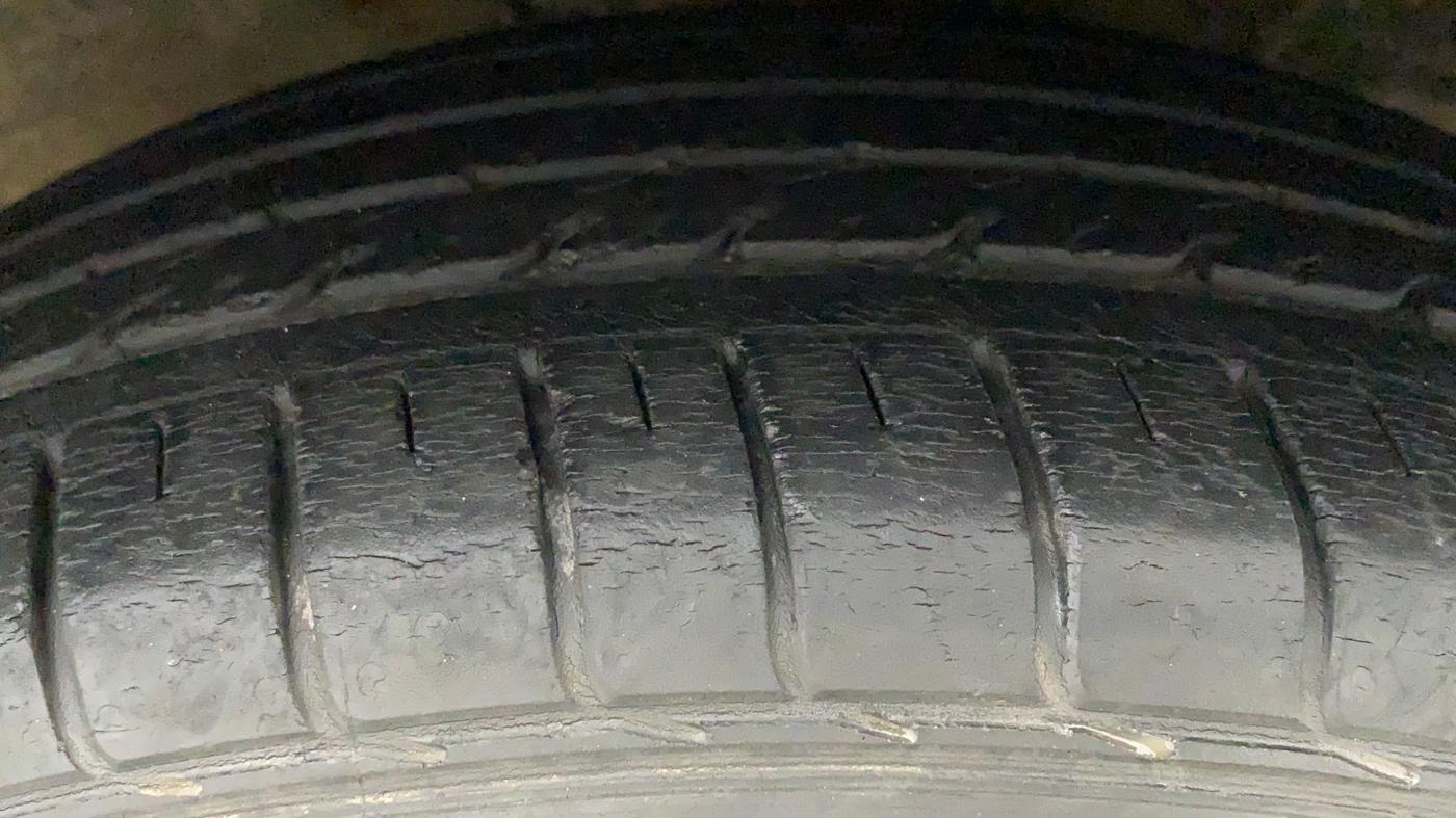 2016 Hyundai Creta SX PLUS 1.6 PETROL, Petrol, Manual, 45,050 km, Right Front Tyre Tread