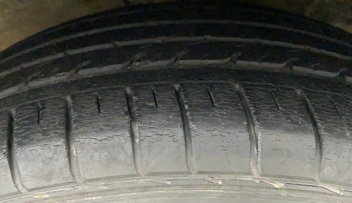 2016 Hyundai Creta SX PLUS 1.6 PETROL, Petrol, Manual, 45,050 km, Right Front Tyre Tread