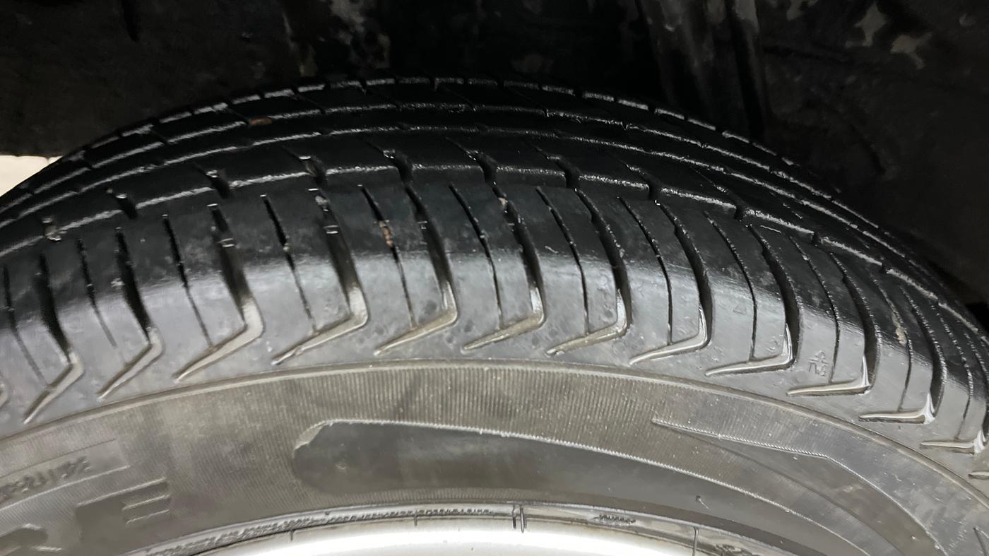 2018 Renault Kwid RXT 1.0 AMT (O), CNG, Automatic, 63,199 km, Right Rear Tyre Tread