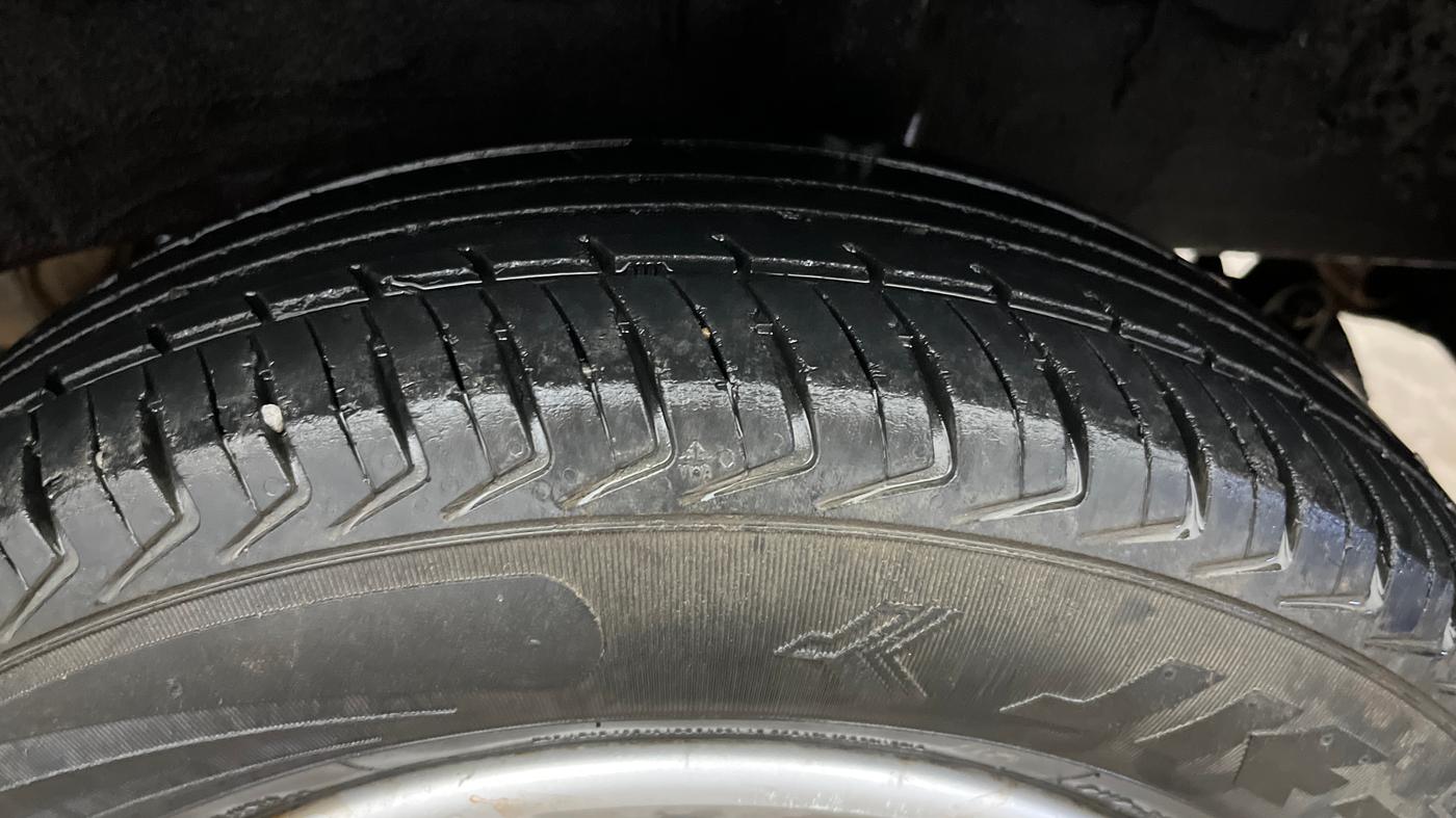2018 Renault Kwid RXT 1.0 AMT (O), CNG, Automatic, 63,199 km, Left Rear Tyre Tread