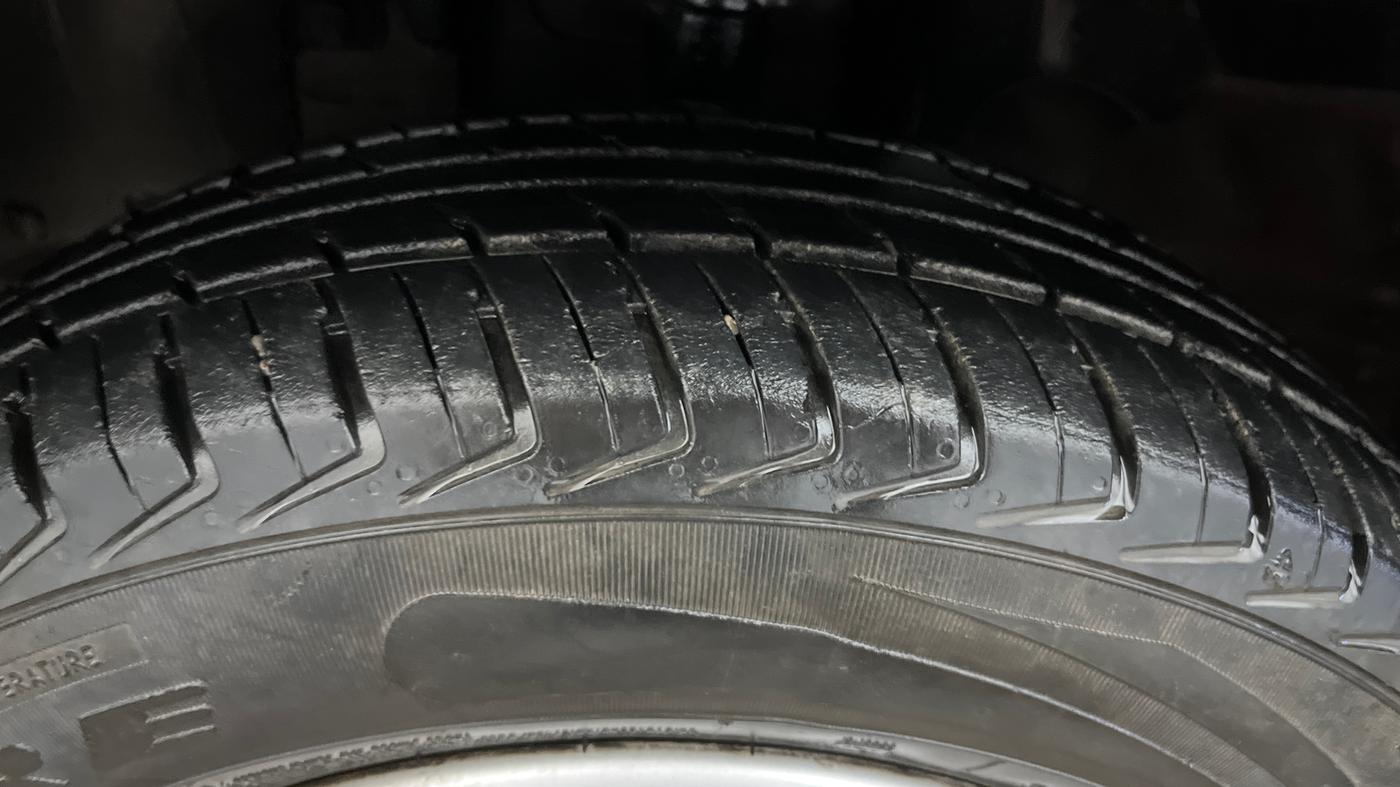 2018 Renault Kwid RXT 1.0 AMT (O), CNG, Automatic, 63,199 km, Left Front Tyre Tread