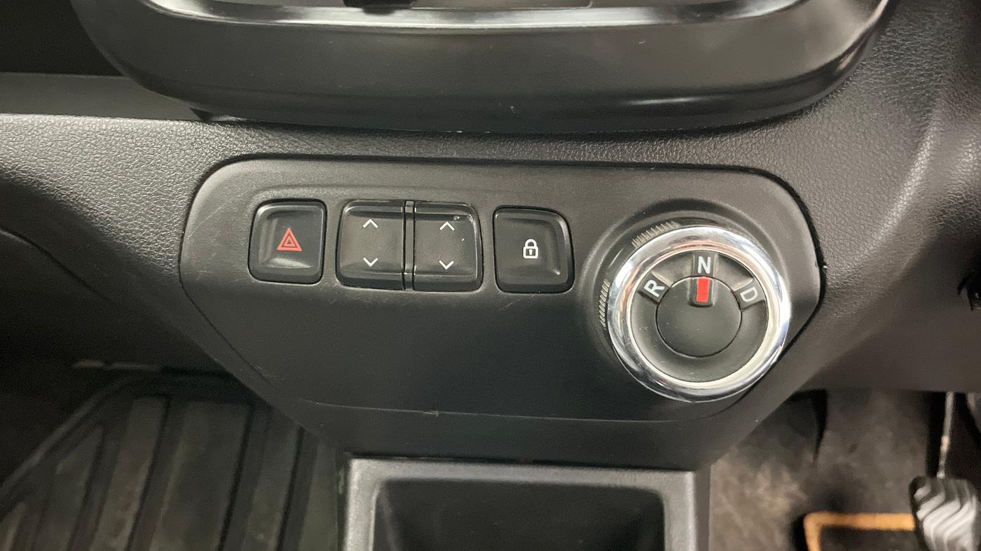 2018 Renault Kwid RXT 1.0 AMT (O), CNG, Automatic, 63,199 km, Gear Lever