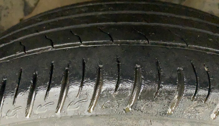 2021 Maruti Vitara Brezza LXI, Petrol, Manual, 57,999 km, Right Front Tyre Tread