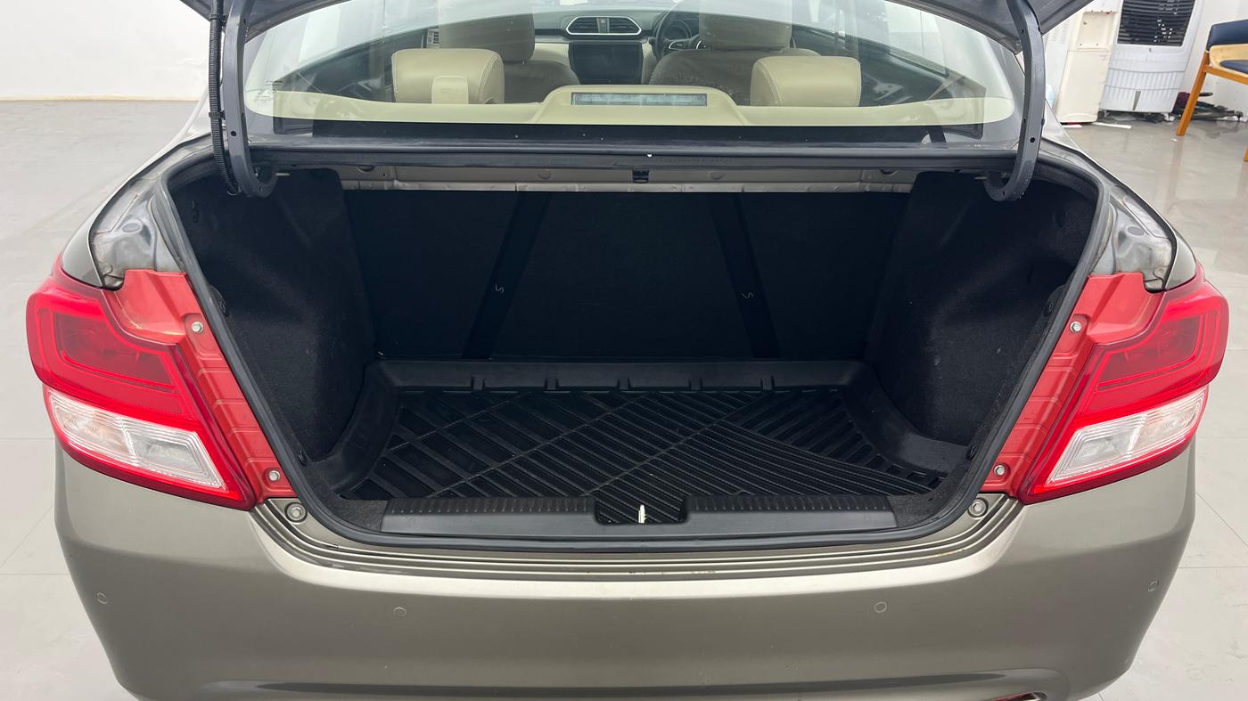 2024 Maruti Dzire VXI, Petrol, Manual, 1,494 km, Boot Inside