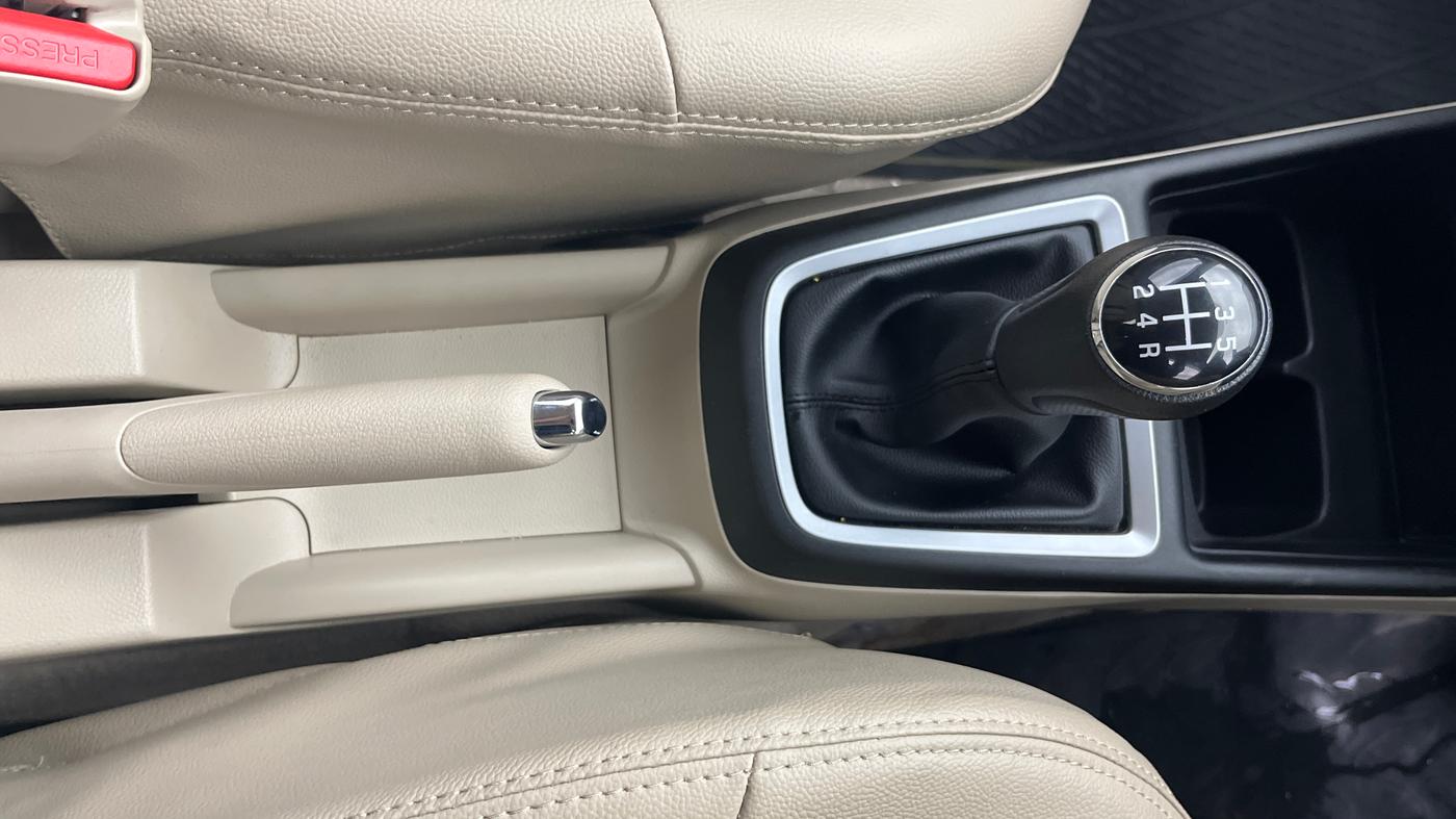 2024 Maruti Dzire VXI, Petrol, Manual, 1,494 km, Gear Lever