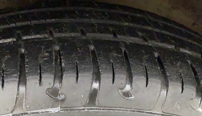 2015 Hyundai Grand i10 ASTA AT 1.2 KAPPA VTVT, Petrol, Automatic, 13,633 km, Left Front Tyre Tread