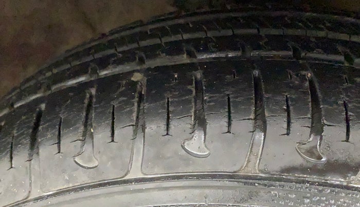 2015 Hyundai Grand i10 ASTA AT 1.2 KAPPA VTVT, Petrol, Automatic, 13,633 km, Right Front Tyre Tread