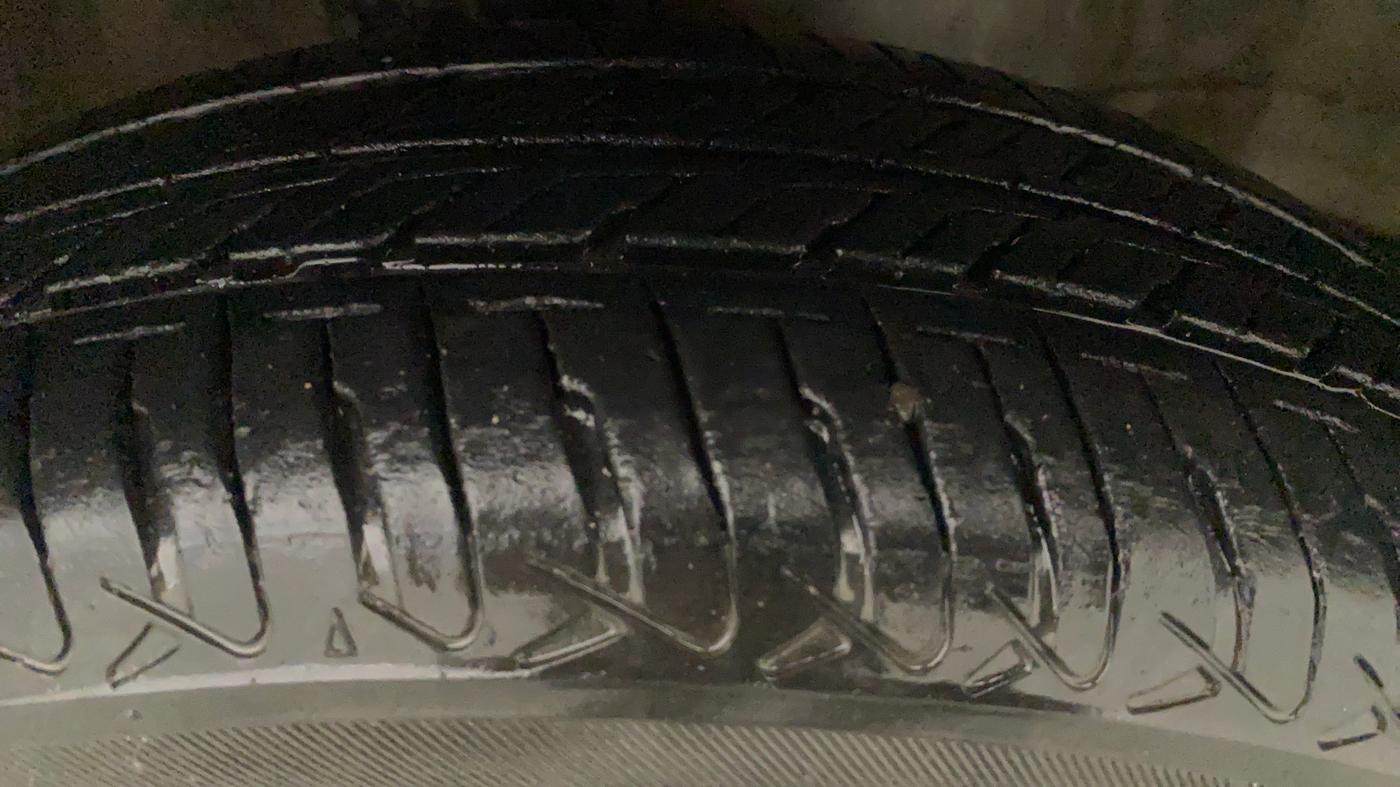 2013 Maruti Wagon R 1.0 VXI, Petrol, Manual, 44,509 km, Left Front Tyre Tread