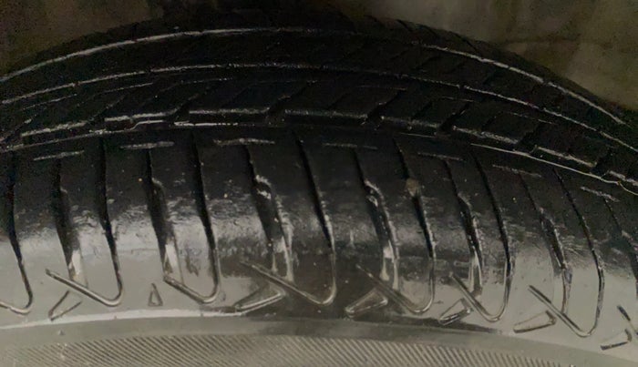2013 Maruti Wagon R 1.0 VXI, Petrol, Manual, 44,509 km, Left Front Tyre Tread