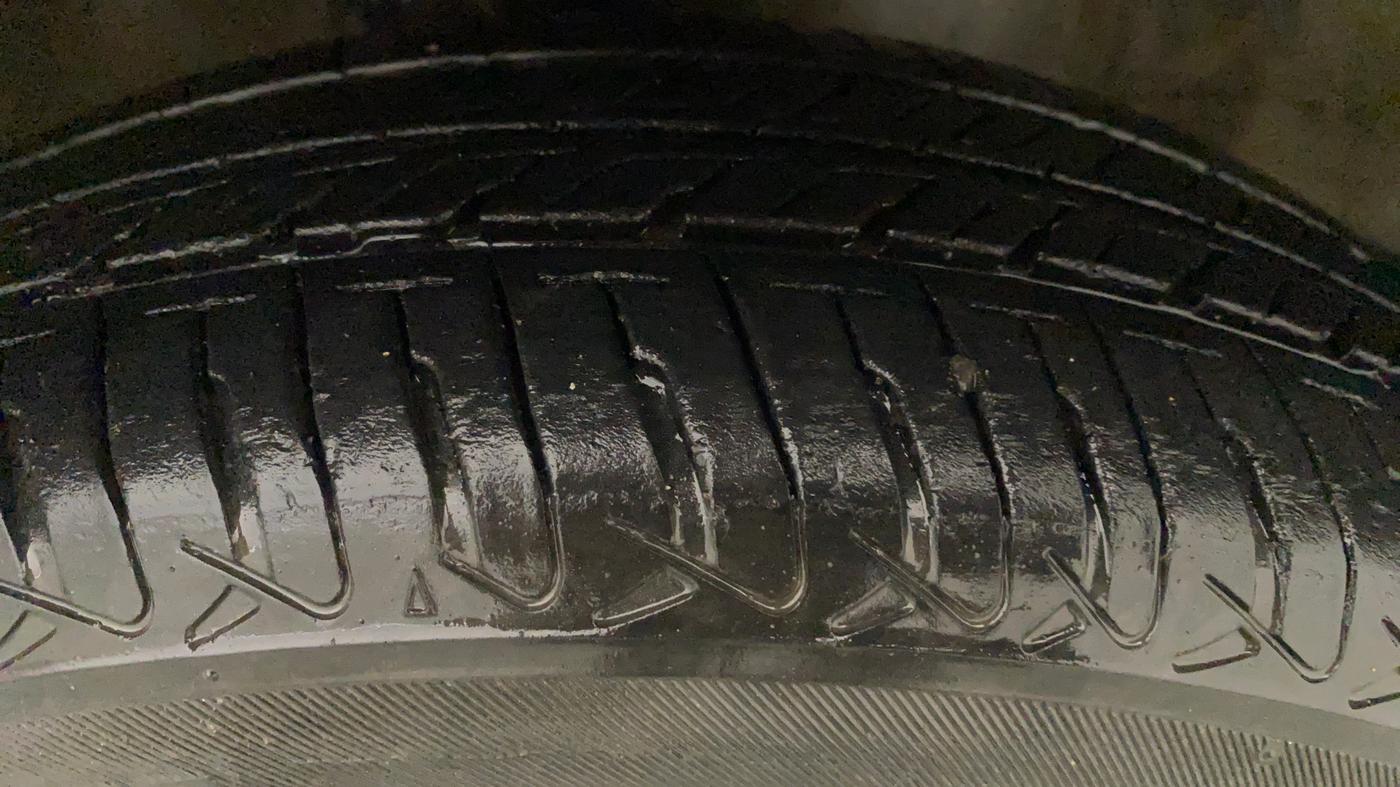 2013 Maruti Wagon R 1.0 VXI, Petrol, Manual, 44,509 km, Right Front Tyre Tread