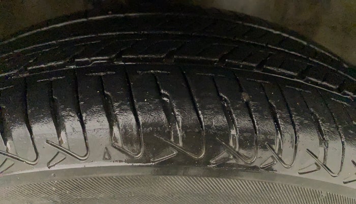 2013 Maruti Wagon R 1.0 VXI, Petrol, Manual, 44,509 km, Right Front Tyre Tread