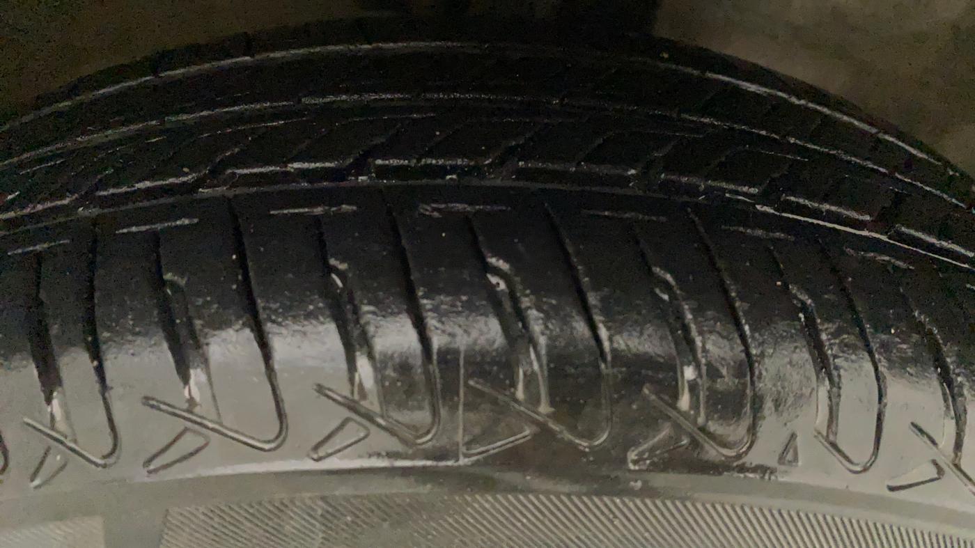 2013 Maruti Wagon R 1.0 VXI, Petrol, Manual, 44,509 km, Right Rear Tyre Tread