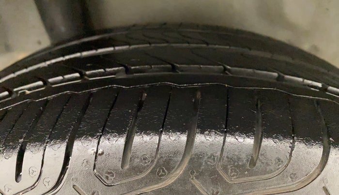 2013 Honda Amaze 1.2 SMT I VTEC, Petrol, Manual, 38,699 km, Right Rear Tyre Tread