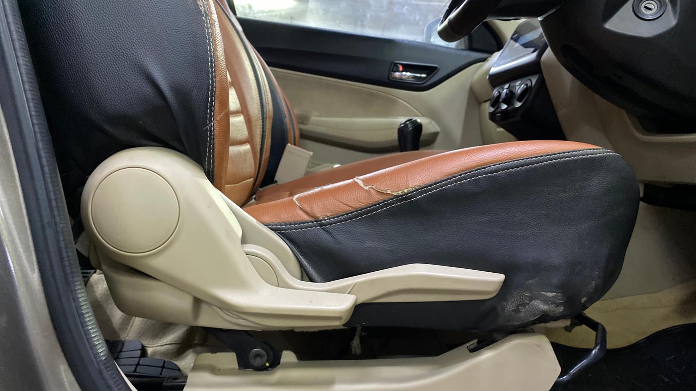 2022 Maruti Dzire VXI, Petrol, Manual, 29,111 km, Driver Side Adjustment Panel